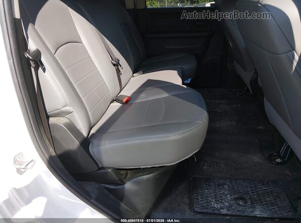 1C6RR6KGXJS298628 2018 RAM 1500 White Widok naklejki z numerem VIN