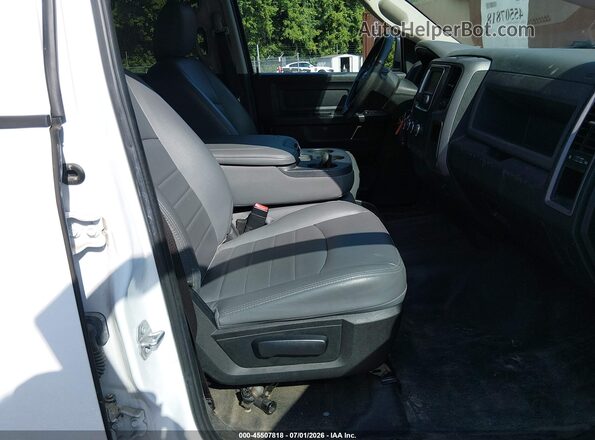 1C6RR6KGXJS298628 2018 RAM 1500 White Widok wnętrza z przodu