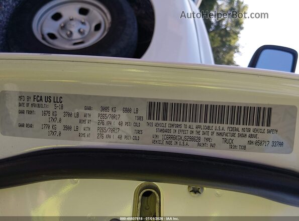1C6RR6KGXJS298628 2018 RAM 1500 White Widok komory silnika