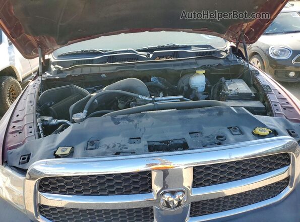 1C6RR6KT2JS296787 2018 RAM 1500 Burgundy Widok wnętrza z tyłu