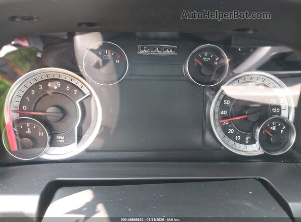 1C6RR6LT1JS127214 2018 RAM 1500 Красный Вид задних сидений