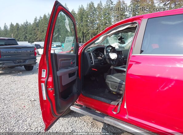 1C6RR6LT1JS127214 2018 RAM 1500 Красный Вид салона спереди