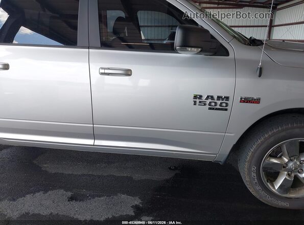 1C6RR6LT1KS538646 2019 RAM 1500 CLASSIC Серебряный Вид задней части салона