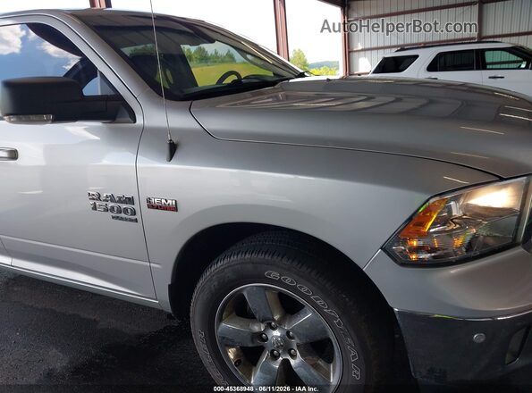 1C6RR6LT1KS538646 2019 RAM 1500 CLASSIC Серебряный Вид щитка приборов