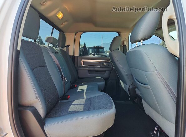 1C6RR6LT1KS592478 2019 RAM 1500 Белый Вид задних сидений
