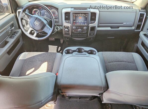 1C6RR6LT1KS592478 2019 RAM 1500 Белый Вид панели приборов