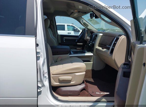1C6RR6LT3HS836575 2017 RAM 1500 Белый Вид салона спереди