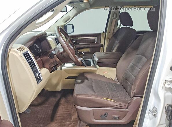 1C6RR6LT4HS500627 2017 RAM 1500 Белый Вид салона спереди