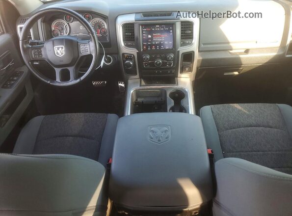 1C6RR6LT4JS105661 2018 RAM 1500 Blue Vista del salpicadero