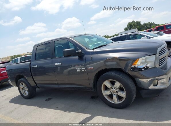 1C6RR6LT4JS232247 2018 RAM 1500 Серый Вид задней части салона