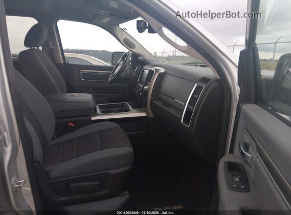 1C6RR6LT5GS381100 2016 RAM 1500 Silver Widok wnętrza z przodu