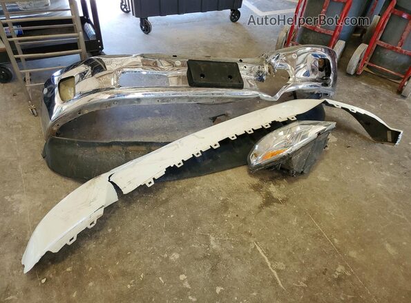 1C6RR6LT5KS529500 2019 RAM 1500 White Engine compartment view