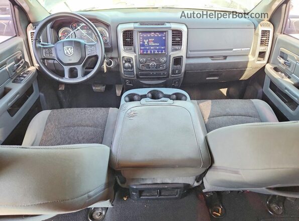 1C6RR6LT5KS539038 2019 RAM 1500 Серый Вид панели приборов