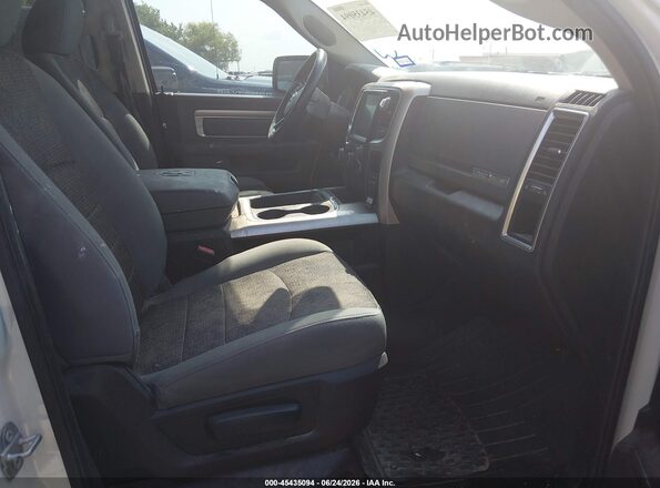 1C6RR6LT7GS403419 2016 RAM 1500 White Front interior view