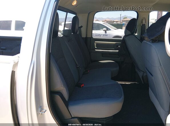 1C6RR6LT7JS275299 2018 RAM 1500 Silver Widok naklejki z numerem VIN