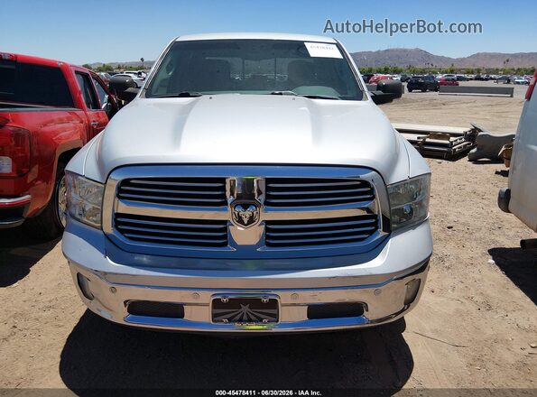 1C6RR6LT7JS275299 2018 RAM 1500 Silver Widok z przodu