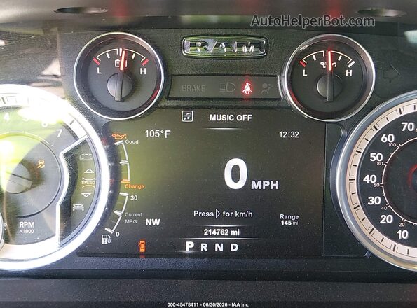 1C6RR6LT7JS275299 2018 RAM 1500 Silver Widok tylnych siedzeń