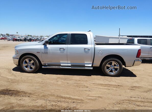 1C6RR6LT7JS275299 2018 RAM 1500 Silver Widok wnętrza z tyłu