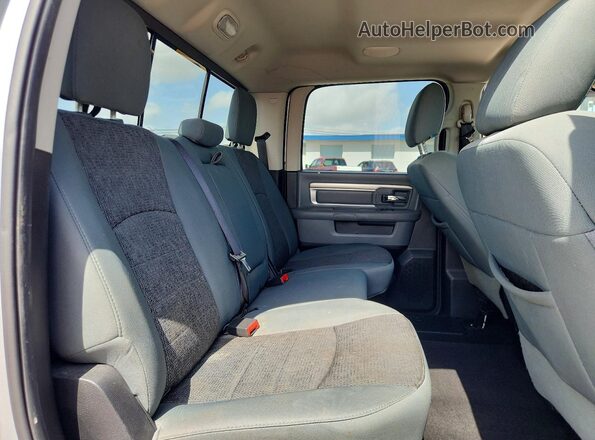 1C6RR6LT8GS179674 2016 RAM 1500 Серебряный Вид задних сидений