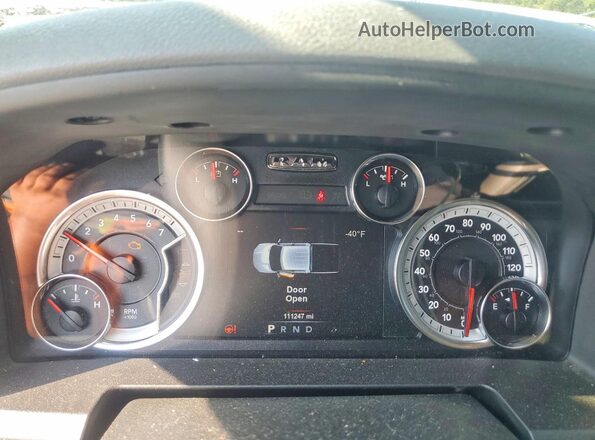 1C6RR6LT8KS563625 2019 RAM 1500 Silver Vista del cuadro de instrumentos