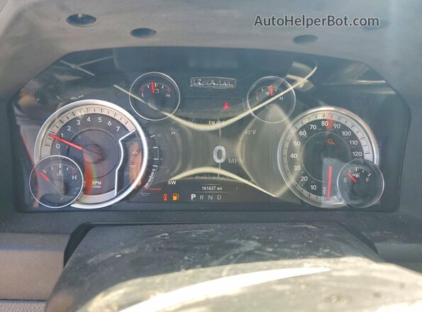 1C6RR6LT9JS105493 2018 RAM 1500 Black ხელსაწყოთა პანელის ხედი