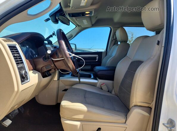 1C6RR6LTXJS188500 2018 RAM 1500 White Front interior view