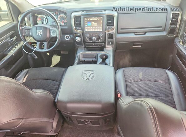 1C6RR6MT1HS562002 2017 RAM 1500 Серебряный Вид панели приборов