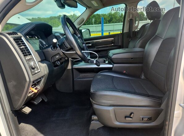 1C6RR6MT1HS562002 2017 RAM 1500 Серебряный Вид салона спереди