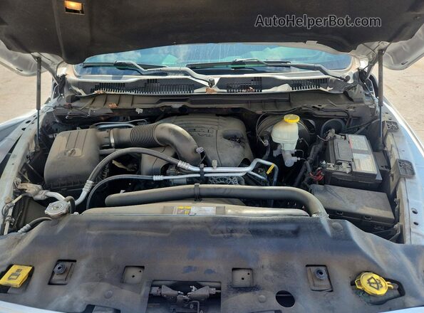 1C6RR6MT1HS562002 2017 RAM 1500 Серебряный Вид задней части салона
