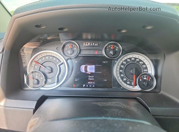 1C6RR6MT1HS562002 2017 RAM 1500 Серебряный Вид щитка приборов