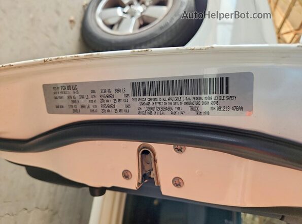 1C6RR6TT2KS694064 2019 RAM 1500 White Vista del compartimento del motor