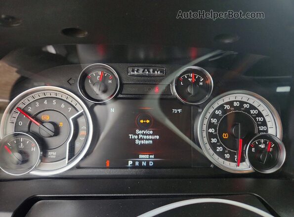 1C6RR6TT2LS135647 2020 RAM 1500 Silver ხელსაწყოთა პანელის ხედი