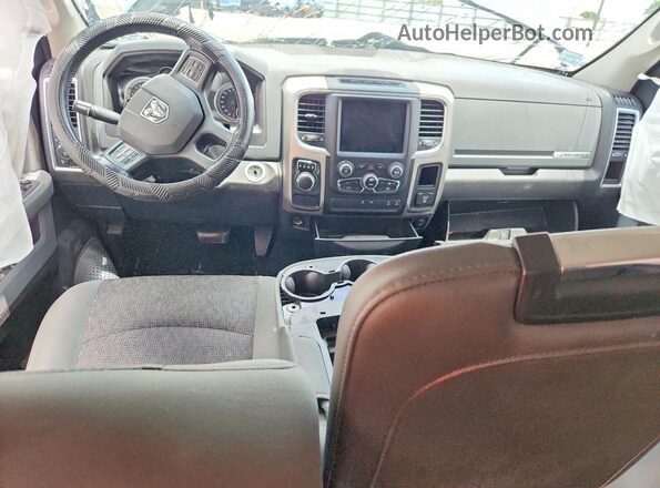 1C6RR6TT5KS699761 2019 RAM 1500 Silver Առջևի վահանակի տեսք
