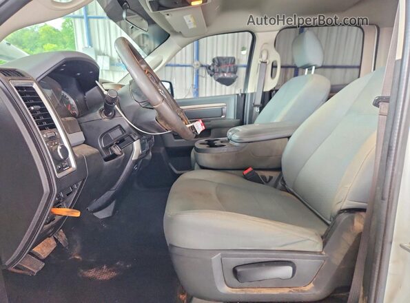 1C6RR6TT8LS119372 2020 RAM 1500 White Vista interior delantera