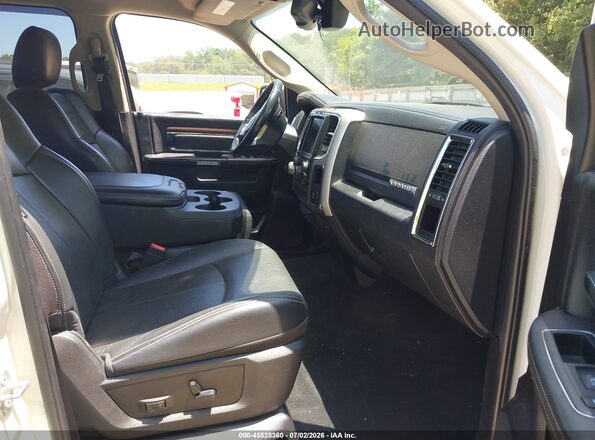 1C6RR6VT1JS131289 2018 RAM 1500 White Front interior view