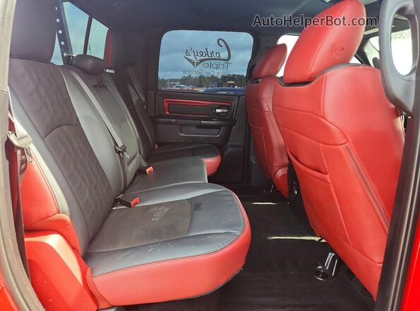 1C6RR6YT4GS100817 2016 RAM 1500 Red Widok tylnych siedzeń