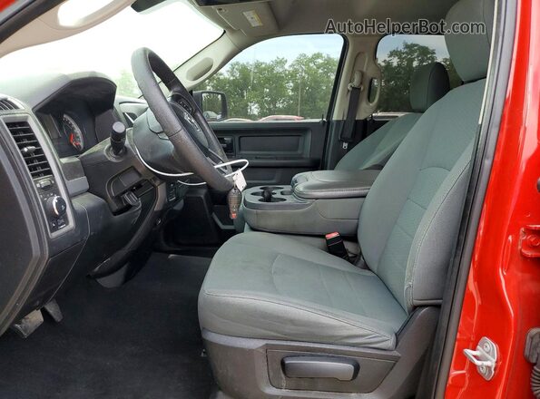 1C6RR7FG0JS198425 2018 RAM 1500 Red Vista interior delantera