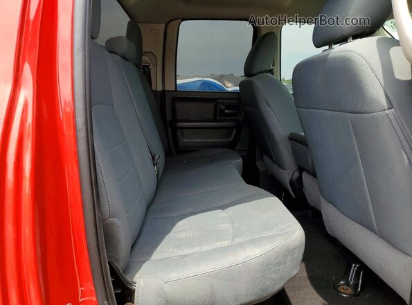 1C6RR7FG0JS198425 2018 RAM 1500 Red Vista de los asientos traseros