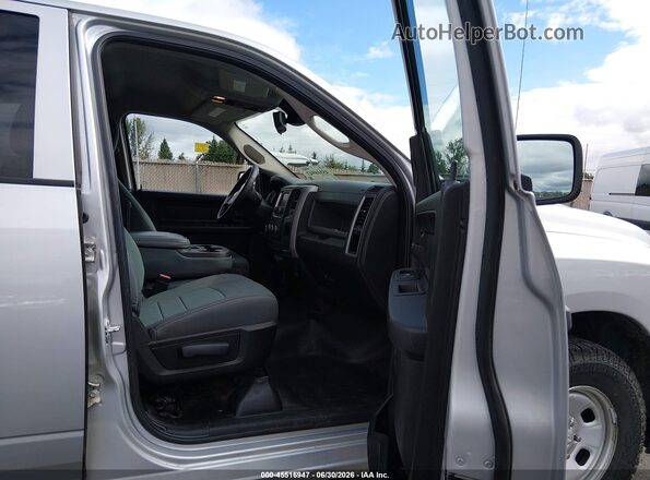 1C6RR7FG1GS395998 2016 RAM 1500 Серебряный Вид салона спереди