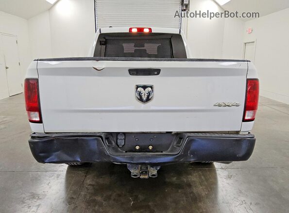 1C6RR7FG1JS303392 2018 RAM 1500 White Հետևի տեսք