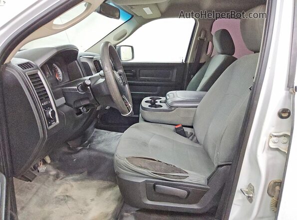 1C6RR7FG1JS303392 2018 RAM 1500 White Սալոնի դիմացի տեսք