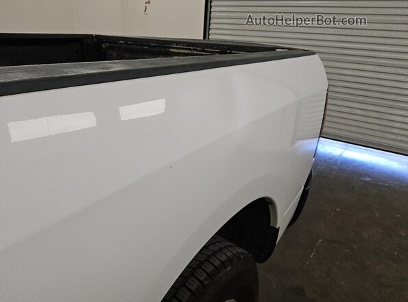 1C6RR7FG1JS303392 2018 RAM 1500 White 