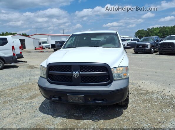 1C6RR7FG1JS326218 2018 RAM 1500 White Widok zestawu wskaźników