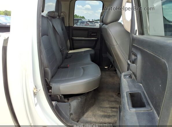 1C6RR7FG1JS326218 2018 RAM 1500 White Widok naklejki z numerem VIN