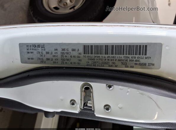 1C6RR7FG1JS326221 2018 RAM 1500 White Вид підкапотного простору