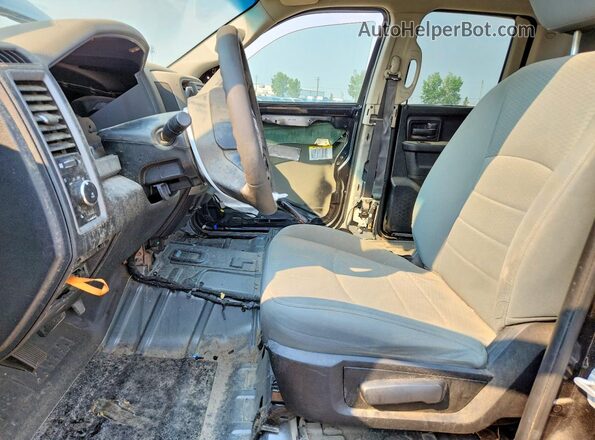 1C6RR7FG3JS293447 2018 RAM 1500 Черный Вид салона спереди