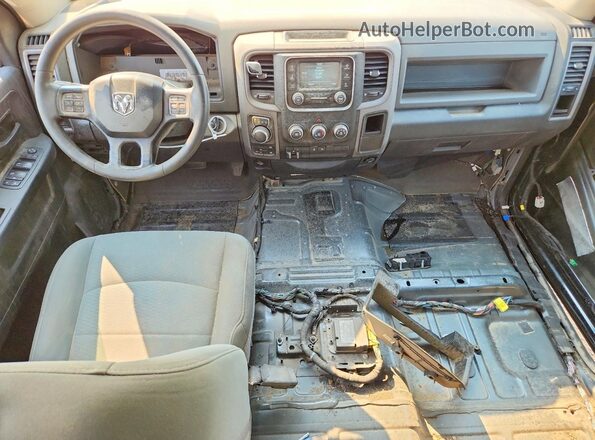 1C6RR7FG3JS293447 2018 RAM 1500 Черный Вид панели приборов