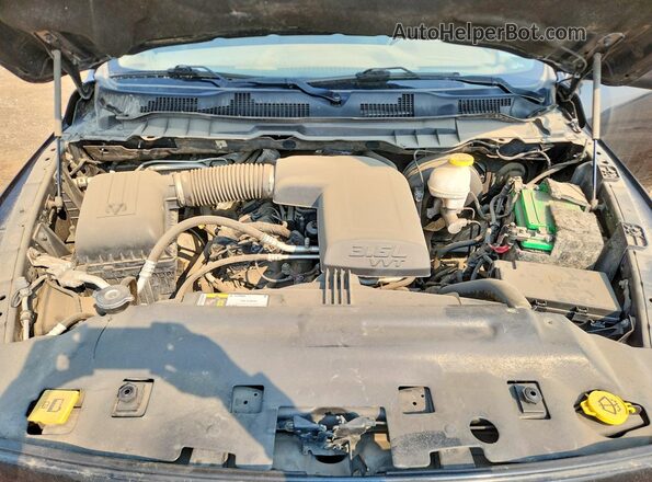 1C6RR7FG3JS293447 2018 RAM 1500 Черный Вид задней части салона