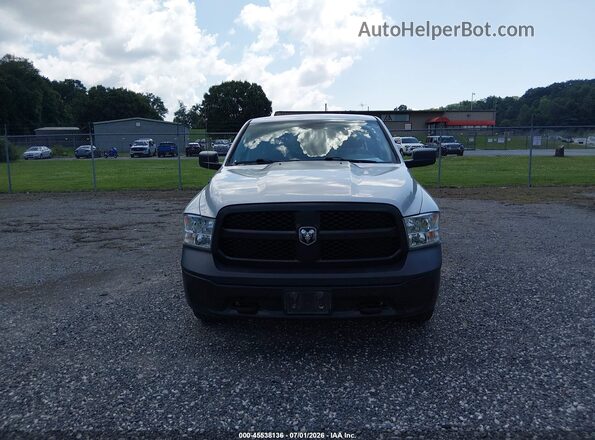 1C6RR7FG3JS326091 2018 RAM 1500 Silver Դիմացի տեսք
