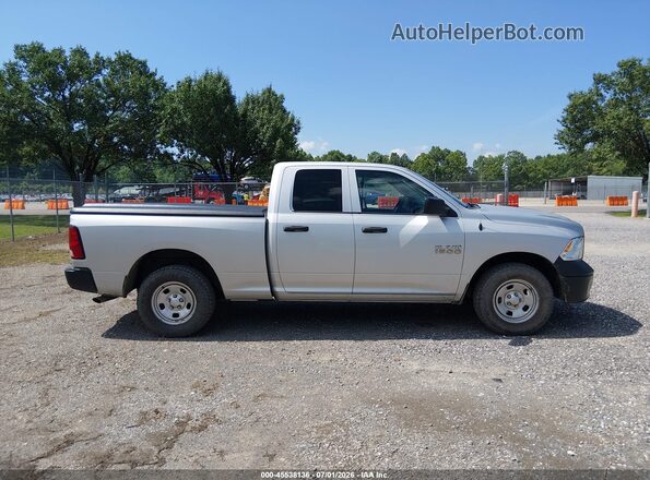 1C6RR7FG3JS326091 2018 RAM 1500 Silver Սալոնի հետևի տեսք
